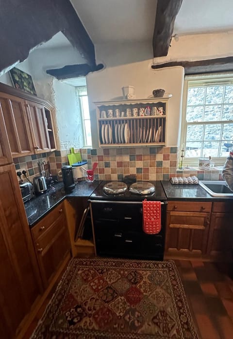 Coffee/tea facilities, stove, toaster, towels, kitchen