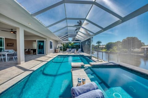 Villa Pure Elegance by CoralVilla - pool, for boaters Villa in Cape Coral