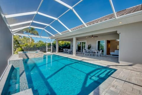 Villa Pure Elegance by CoralVilla - pool, for boaters Villa in Cape Coral