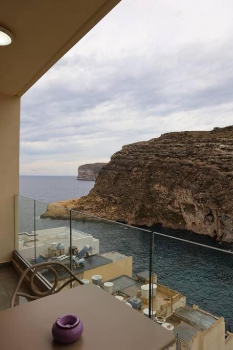 Patio, Nearby landmark, Day, Natural landscape, View (from property/room), Balcony/Terrace, Living room, Seating area, Dining area, Mountain view, Pool view, Sea view, Swimming pool