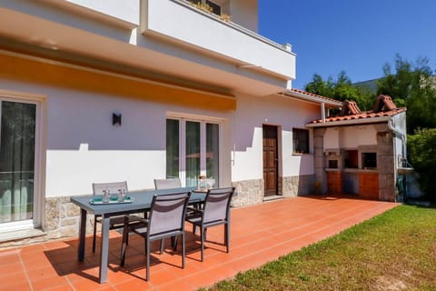 Patio, Day, Garden, Balcony/Terrace, Dining area