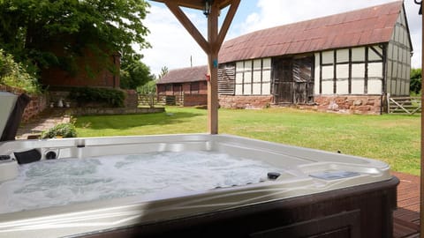 Garden, Hot Tub, Garden view