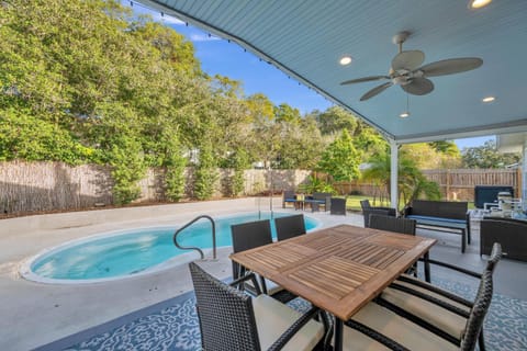 Dining area, Swimming pool