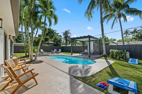 Day, Pool view, Swimming pool, sunbed