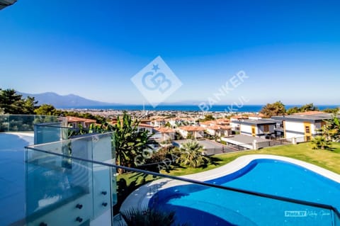 Pool view, Sea view