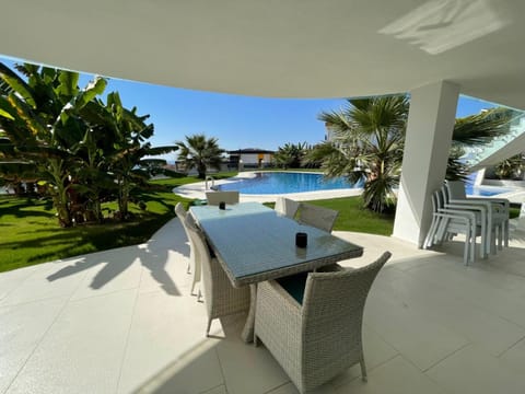 Garden, View (from property/room), Dining area, Garden view, Pool view, Swimming pool