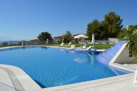 Day, Pool view, Swimming pool, sunbed