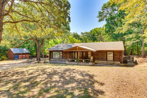 Davis Cabin with Fire Pit Close to Turner Falls! Casa in Davis