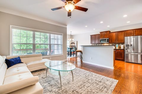 3 Mi to Avalon Townhome with Balcony in Alpharetta! House in Alpharetta