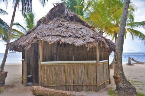 Isla de la casa de papel San blas baño compartido House in Panama