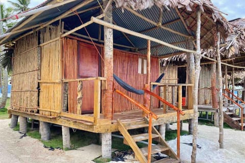 Isla de la casa de papel San blas baño compartido House in Panama