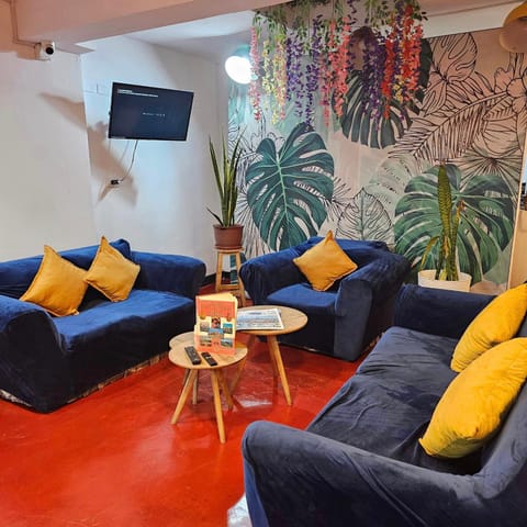 Communal lounge/ TV room, TV and multimedia, Living room, Seating area, Evening entertainment