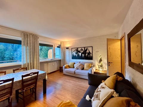 Living room, Seating area, Dining area, Mountain view, Mountain view