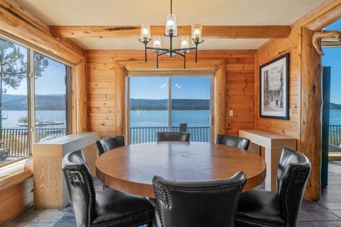 Dining area, Lake view