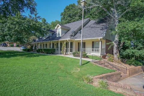 Property building, Day, Garden, Garden, Garden view