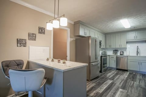 Kitchen or kitchenette, Dining area, pet friendly