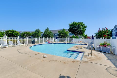 Townhome in Quiet Lewes Community Ping-Pong Table House in Sussex County