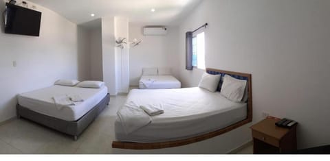 Bed, TV and multimedia, Photo of the whole room, towels, air conditioner