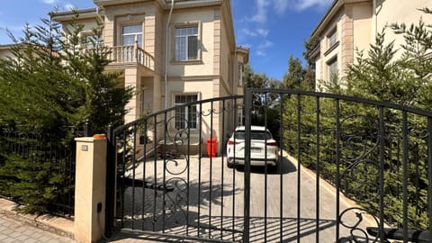 Property building, Day, Street view, Parking