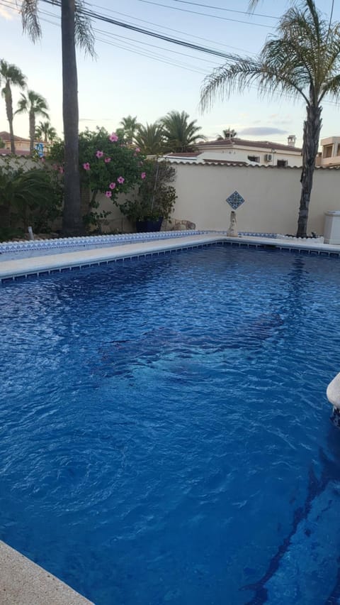 Casa Valdi, fantastic 4 bedroom house with private,heated swimming pool and barbecue House in Vega Baja del Segura