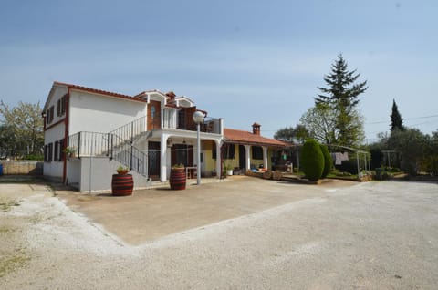 Facade/entrance, Billiard, City view, Sea view, group of guests