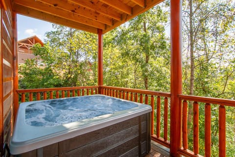 Grace Hideaway HUGE Sleeps20 Pool Hot Tub Games House in Sevierville