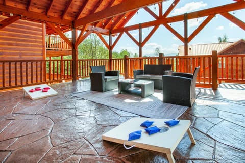 Grace Hideaway HUGE Sleeps20 Pool Hot Tub Games House in Sevierville