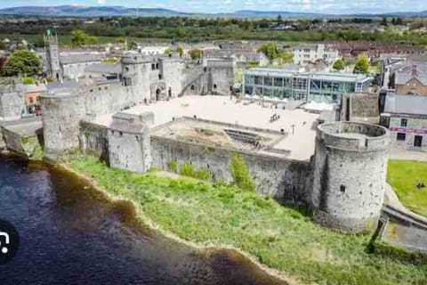 Riverside home for rent in city centre House in Limerick