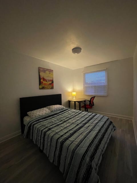 Toronto Midtown Room with Queen Bed Vacation rental in Toronto