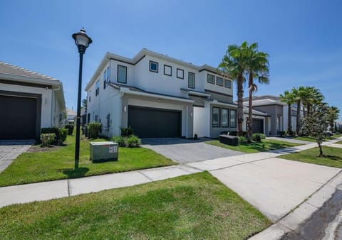 Your themed Disney Home away from home! House in Kissimmee