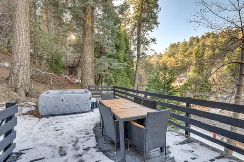 Lake Arrowhead Hideaway with Deck and Hot Tub House in Lake Arrowhead