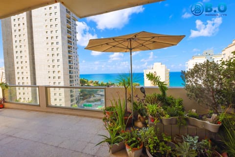 סוזן און דה ביץ' Apartment in Netanya