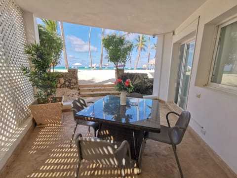 Day, Natural landscape, View (from property/room), Balcony/Terrace, Dining area