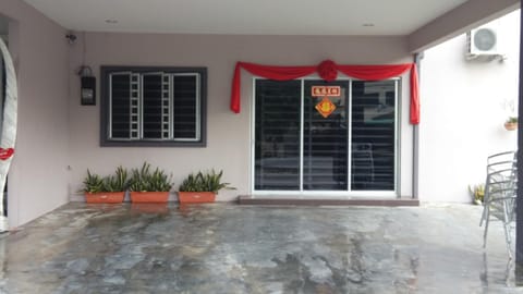 Bercham Vacation House Bed and Breakfast in Ipoh