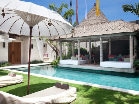 Property building, Patio, Facade/entrance, Garden, Swimming pool, Swimming pool