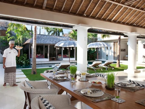 Staff, Dining area, Garden view, Pool view, Swimming pool, Breakfast