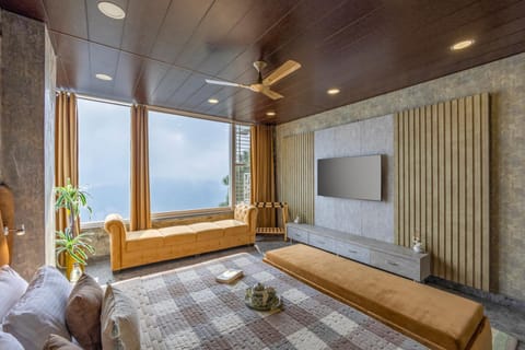 Bed, TV and multimedia, Living room, Photo of the whole room, Seating area, Evening entertainment, Bedroom, Mountain view, air conditioner