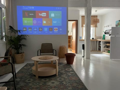 TV and multimedia, Kitchen or kitchenette, Living room