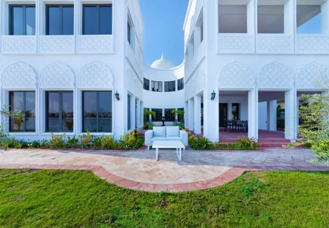 Frond K, Beachfront Signature Villas, Palm Jumeirah - Mint Stay Villa in Dubai