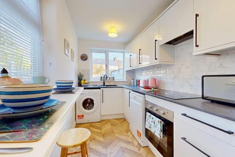 Bright & Spacious 4 Bed Victorian Home by Blue Buzzard Property House in Folkestone