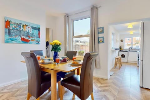 Bright & Spacious 4 Bed Victorian Home by Blue Buzzard Property Maison in Folkestone