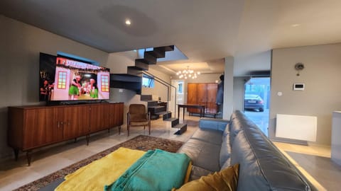 Communal lounge/ TV room, TV and multimedia, Living room, Seating area