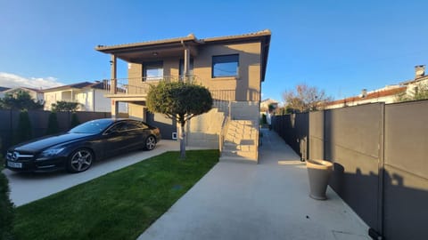 Property building, Street view, Parking