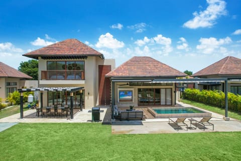 Property building, Patio, Garden, Garden view