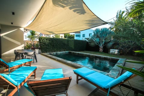 Patio, Garden, Swimming pool, sunbed