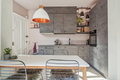 Nyistandsat 1BR Lejlighed i Hjertet af Nørrebro Apartment in Frederiksberg