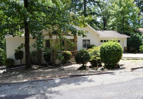 8 Alarcon Way House in Garland County