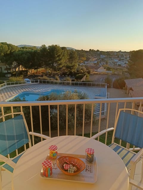 Balcony/Terrace, Pool view, Swimming pool