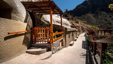 Facade/entrance, Off site, Day, Natural landscape, Balcony/Terrace, Balcony/Terrace, Decorative detail, Autumn, Mountain view, Family, Family