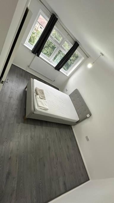 Diamond House Apartment in Romford